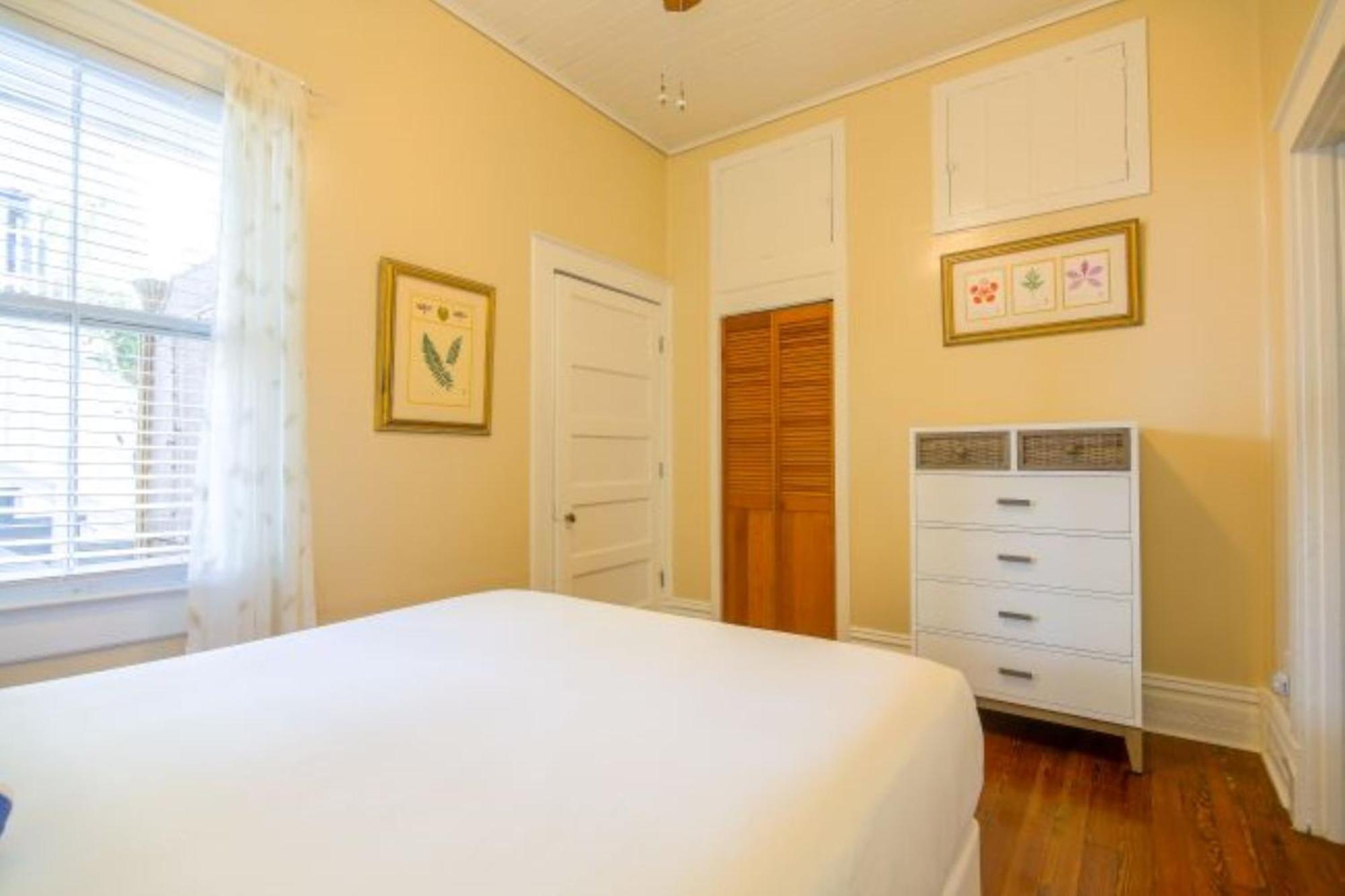 Queen Room with Sofa Bed ( Ambrosia Suite)