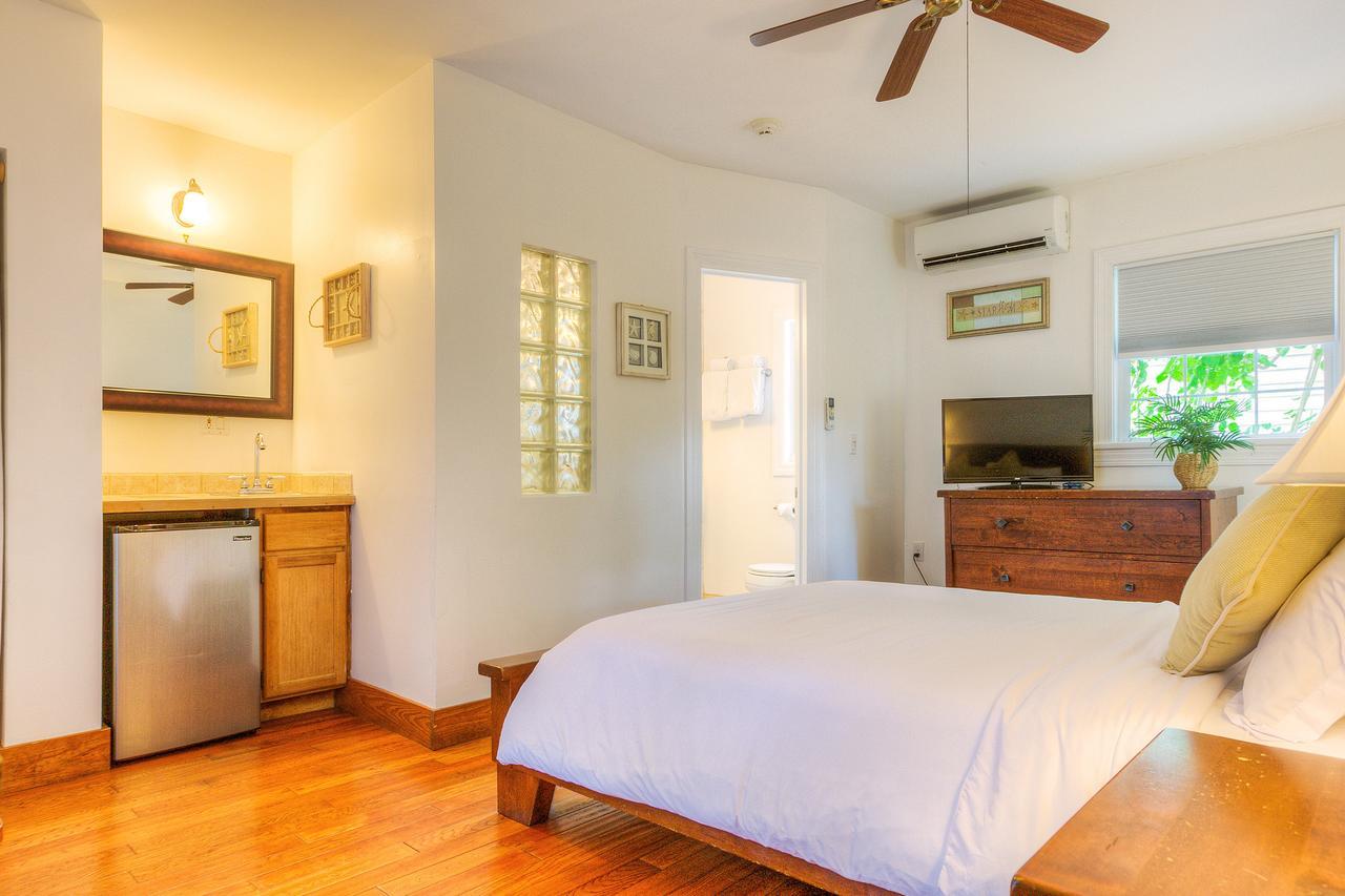 Queen Room with Pool View