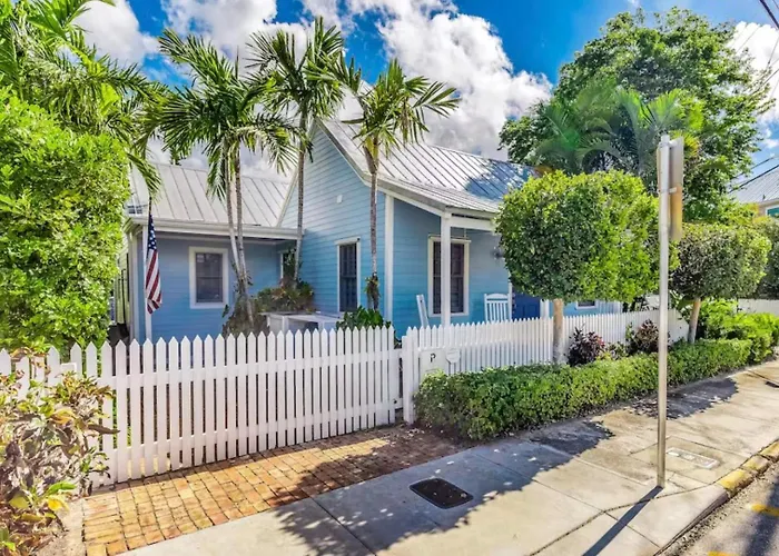 Pet Friendly hotel: Casa Azul-Open Concept Home With Pool
