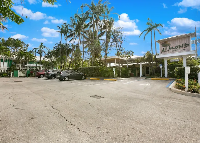 Jacuzzi hotel: Almond Tree Inn - Adults Only