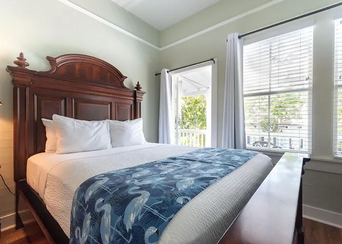 The Porch On Frances Inn - Adults Exclusive