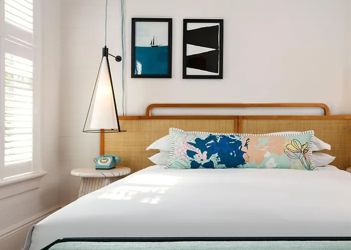 Lighthouse Hotel - Key West Historic Inns