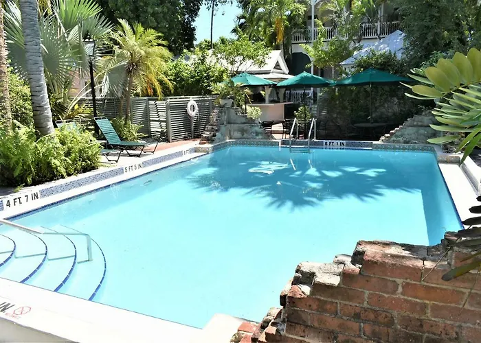 Simonton Court Historic Inn & Cottages